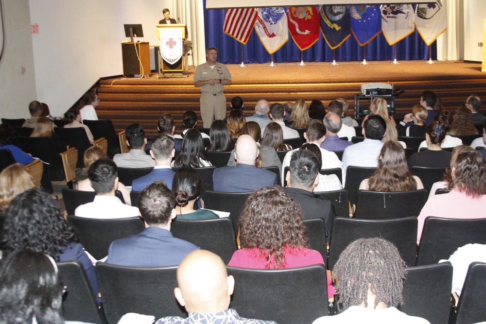 Leadership at Walter Reed welcomes prospective USU students to medical center