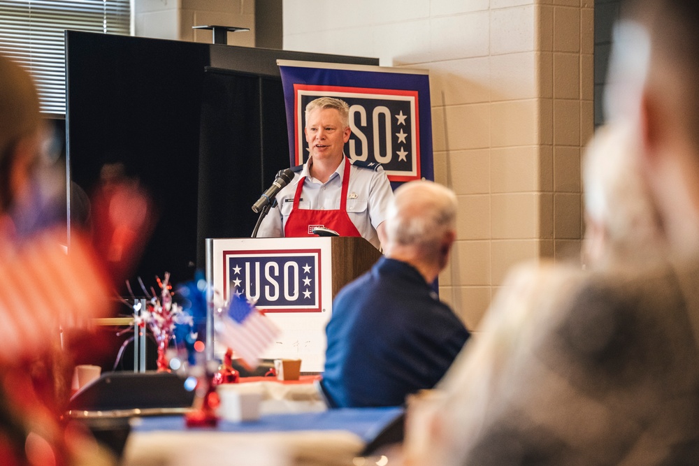 Wright-Patt Leadership show their appreciation to USO volunteers