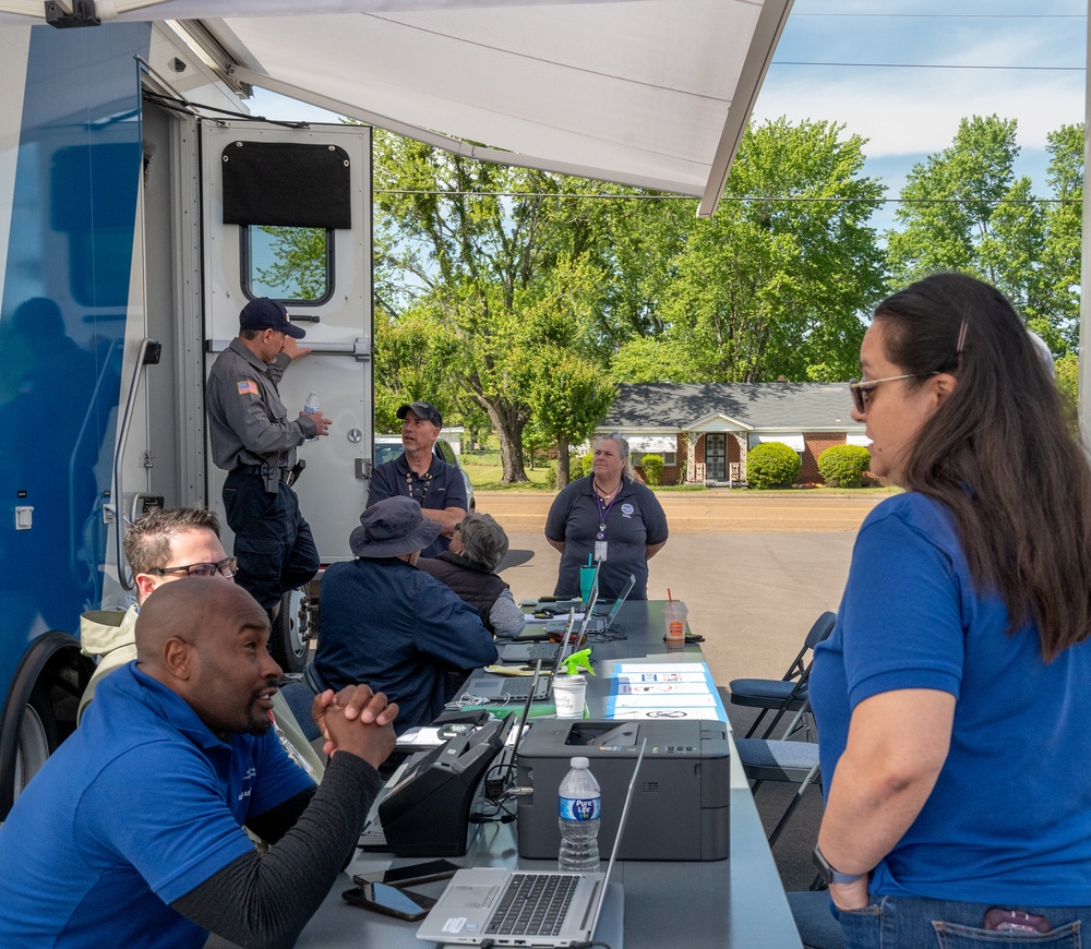 FEMA Mobile Disaster Recovery Center Open in Hardin County