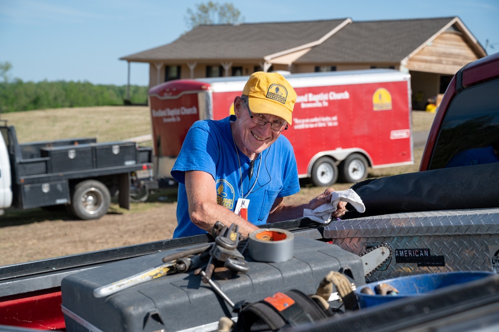 Volunteers Come to Tornado Survivors Aid