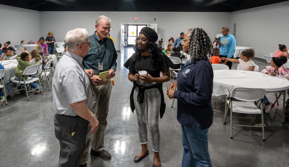 FEMA Volunteer Liaison Team Meets With Teacher in Covington, TN