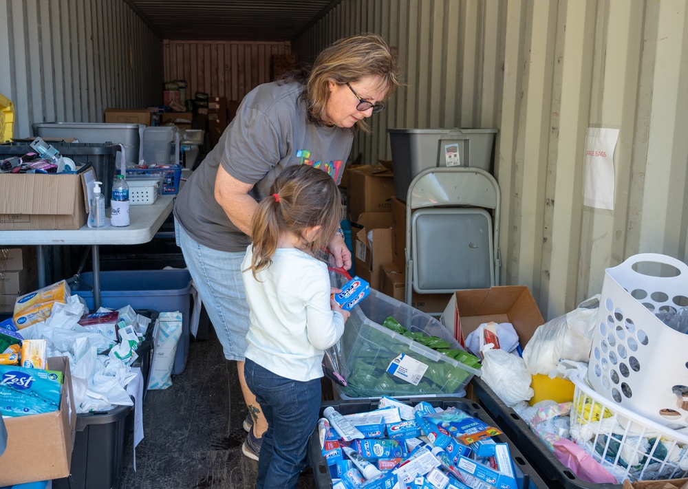 Volunteers HAnd OUt Hygiene Items in Cobb Park in Covington