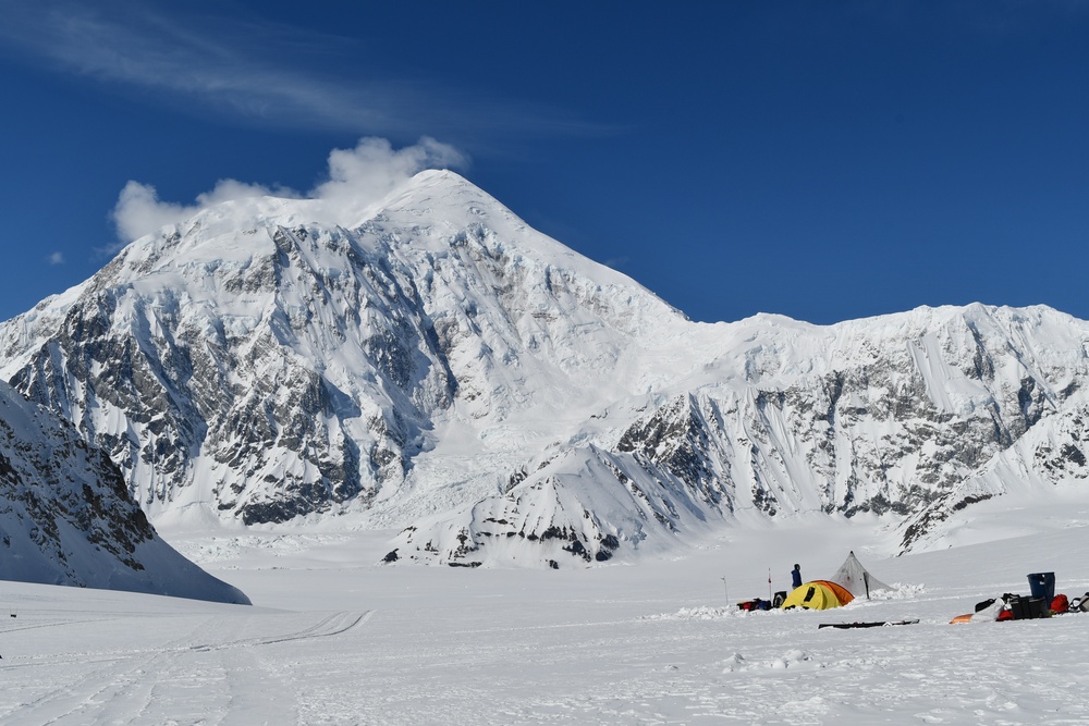 ‘Sugar Bears’ deliver supplies to Denali base camp