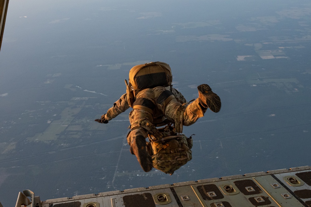 DVIDS - Images - Special Tactics Airmen jump from a Marine Corps KC ...