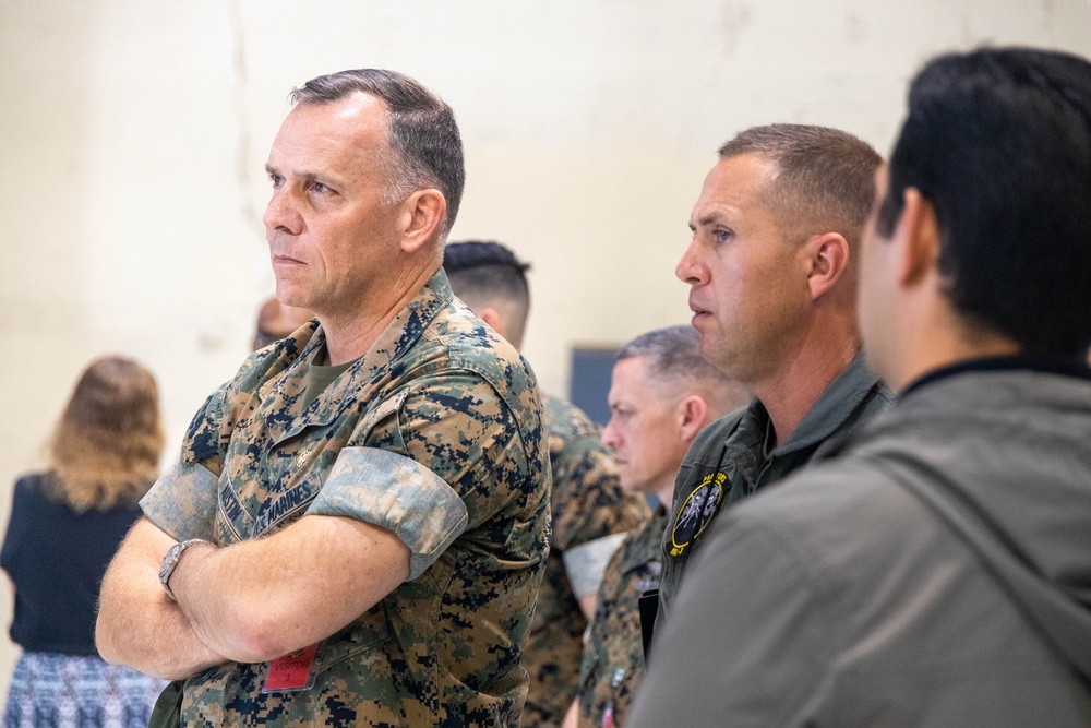 1st MAW Commanding General Visits VMU-3