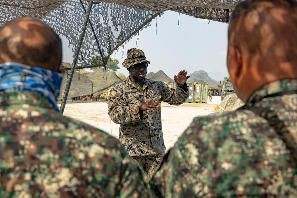 Balikatan 23 | U.S. Marines and Philippine Marines share knowledge