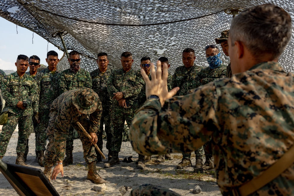 Balikatan 23 | U.S. Marines and Philippine Marines share knowledge