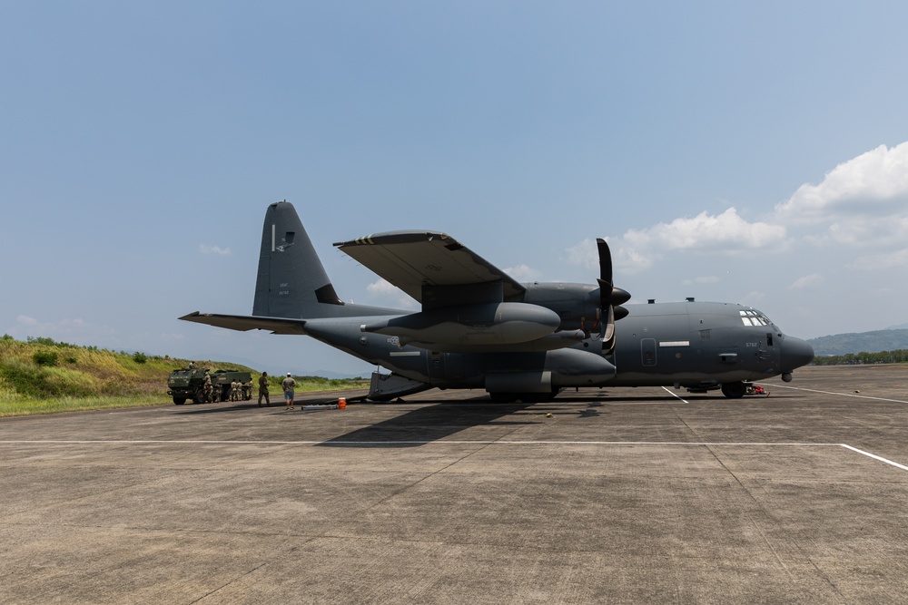 Balikatan 23 | U.S. Army Soldiers, Airmen Work Together to Load HIMARS