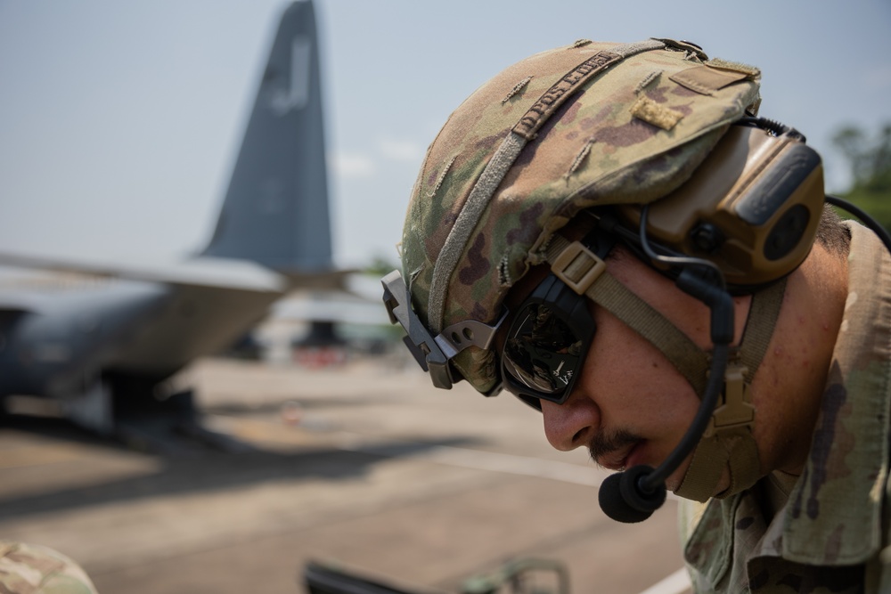 Balikatan 23 | U.S. Army Soldiers, Airmen Work Together to Load HIMARS