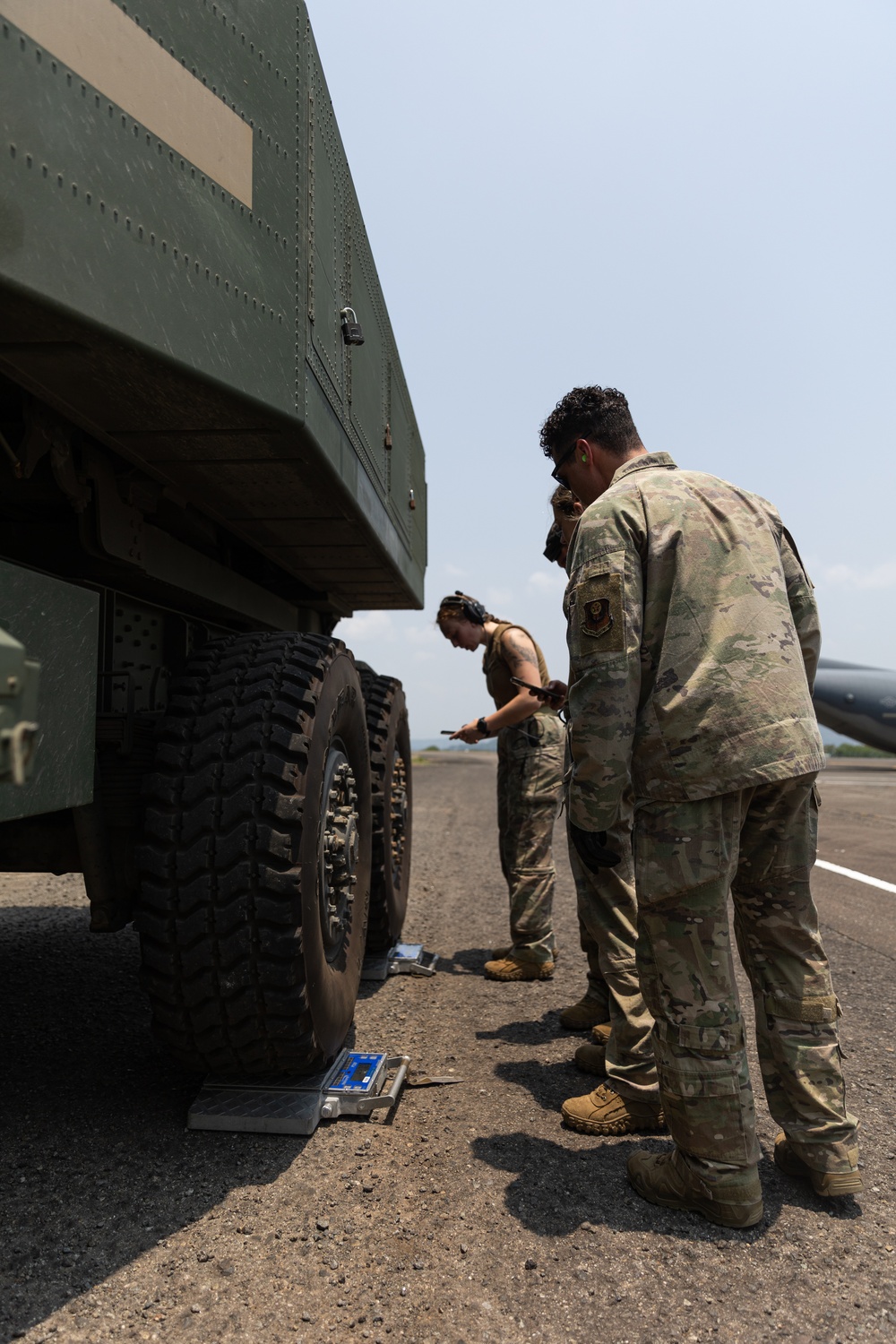 Balikatan 23 | U.S. Army Soldiers, Airmen Work Together to Load HIMARS