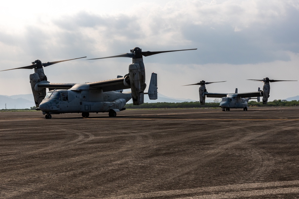 Balikatan 23 | MARFORPAC CG Visits FlightLine