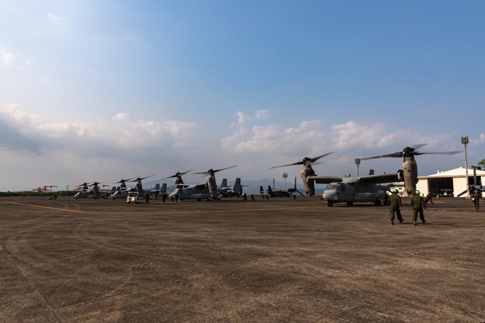 Balikatan 23 | MARFORPAC CG Visits FlightLine