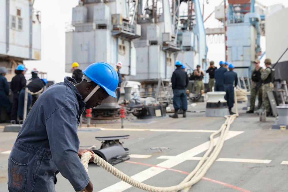 USS Truxtun Departs Eilat