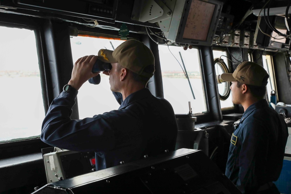 USS Truxtun Departs Eilat