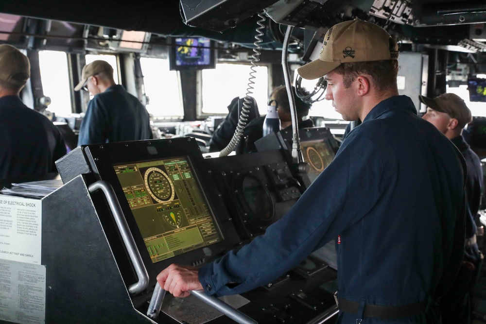 USS Truxtun Departs Eilat