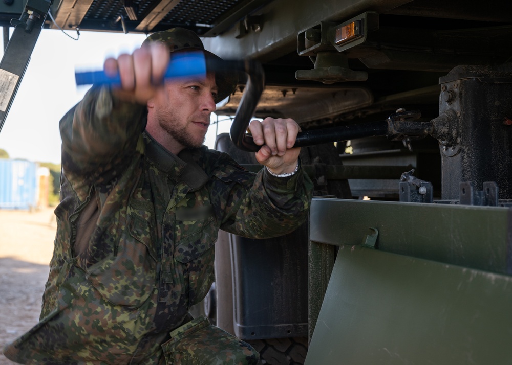 GERMAN SOLDIERS BUILD ROLE 1 MEDICAL FACILITY ON THE FIELD