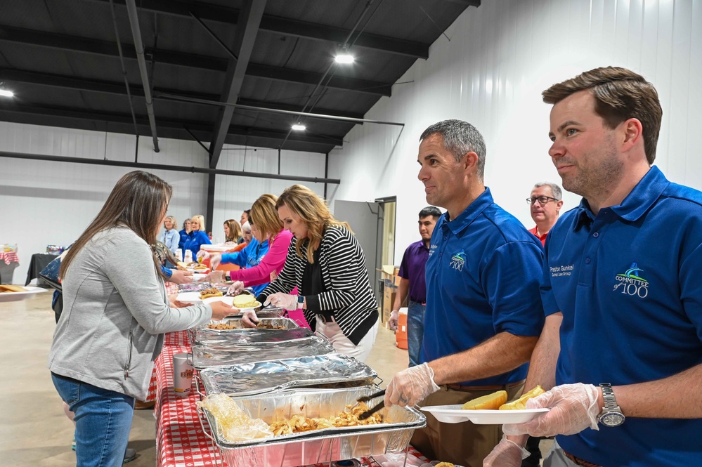 Committee of 100 welcomes Airmen to Altus AFB