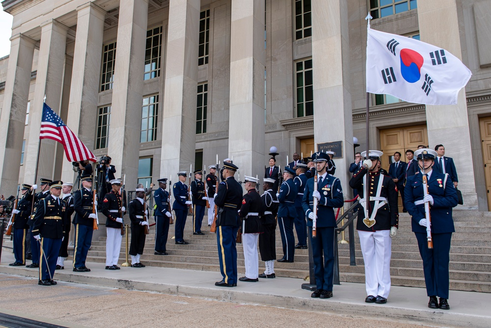 SECDEF Hosts ROK President Yoon Suk Yeol