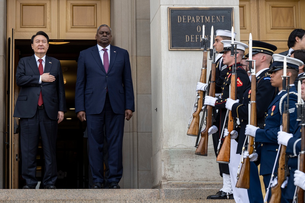 SECDEF Hosts ROK President Yoon Suk Yeol