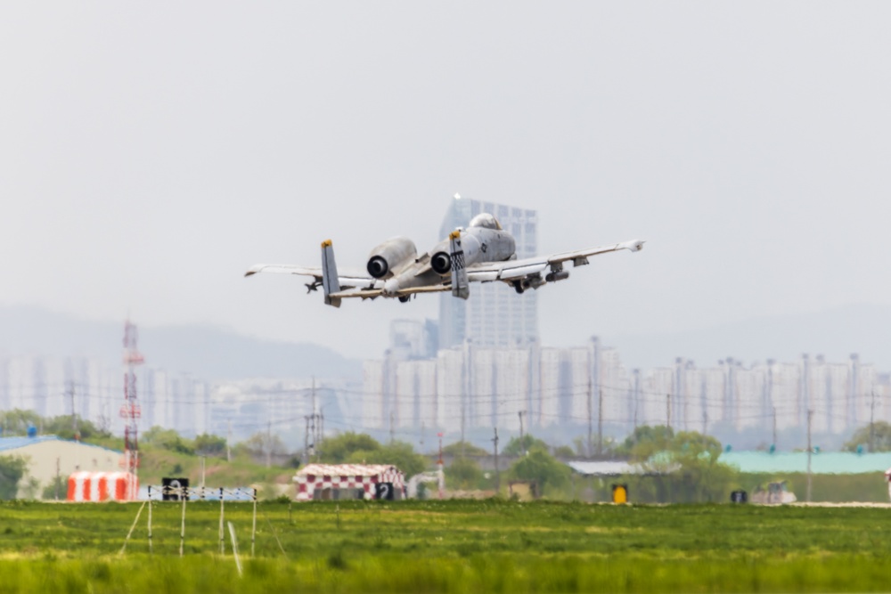 The Sky's the Limit: USAF 25th Fighter Squadron conducts flight operations in South Korea for KFT23