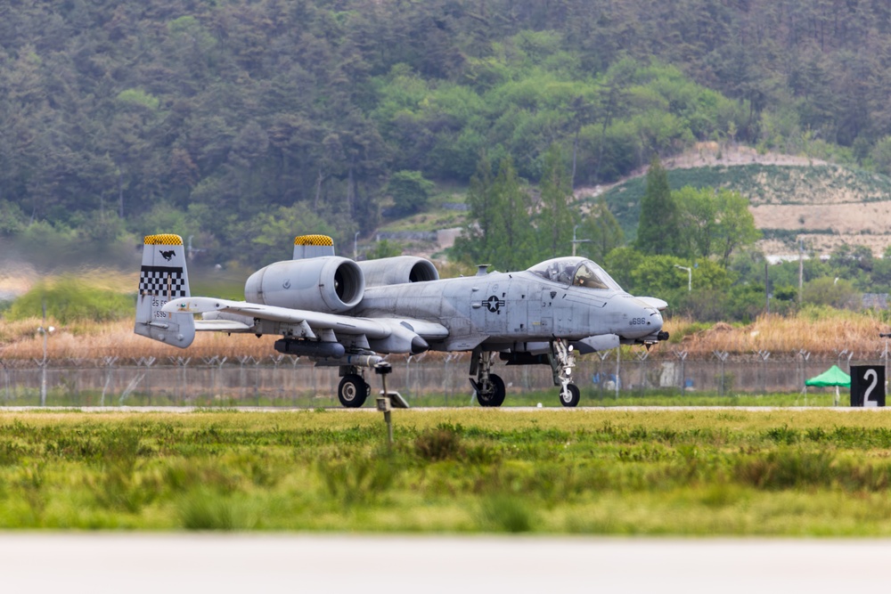 The Sky's the Limit: USAF 25th Fighter Squadron conducts flight operations in South Korea for KFT23