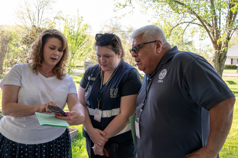 FEMA Canvasses Neighborhoods Where Tornado Touched Down