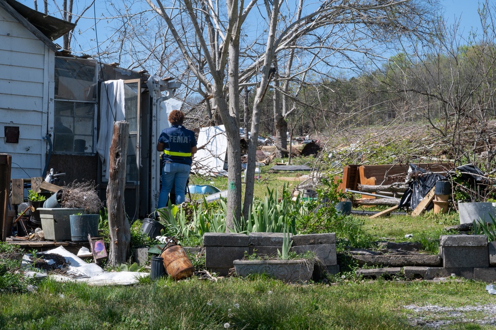 FEMA Canvasses Neighborhoods Where Tornado Touched Down