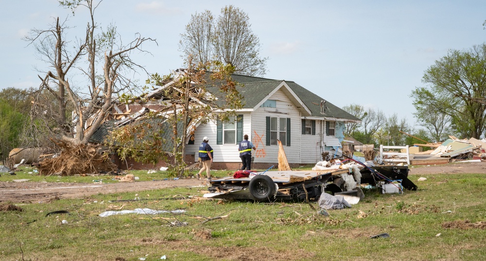 FEMA Canvasses Neighborhoods for Tornado Survivors