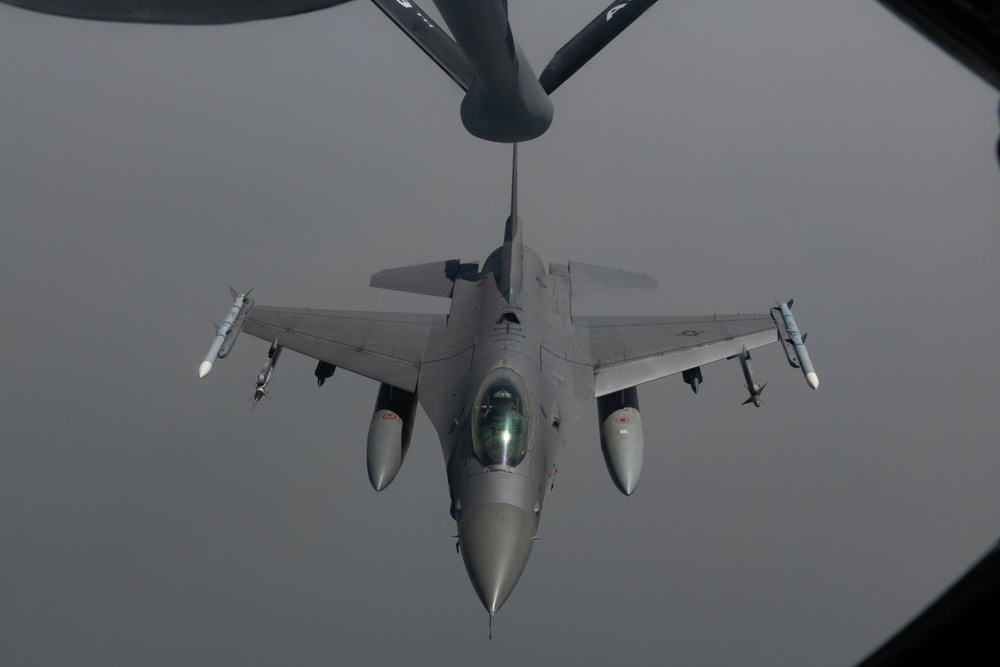 909th ARS refuels KFT