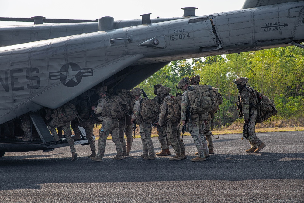 1-27 Charlie Company infill operation alongside with the Australian Defense Force and the Philippine Army on Fort Magsaysay, Philippines