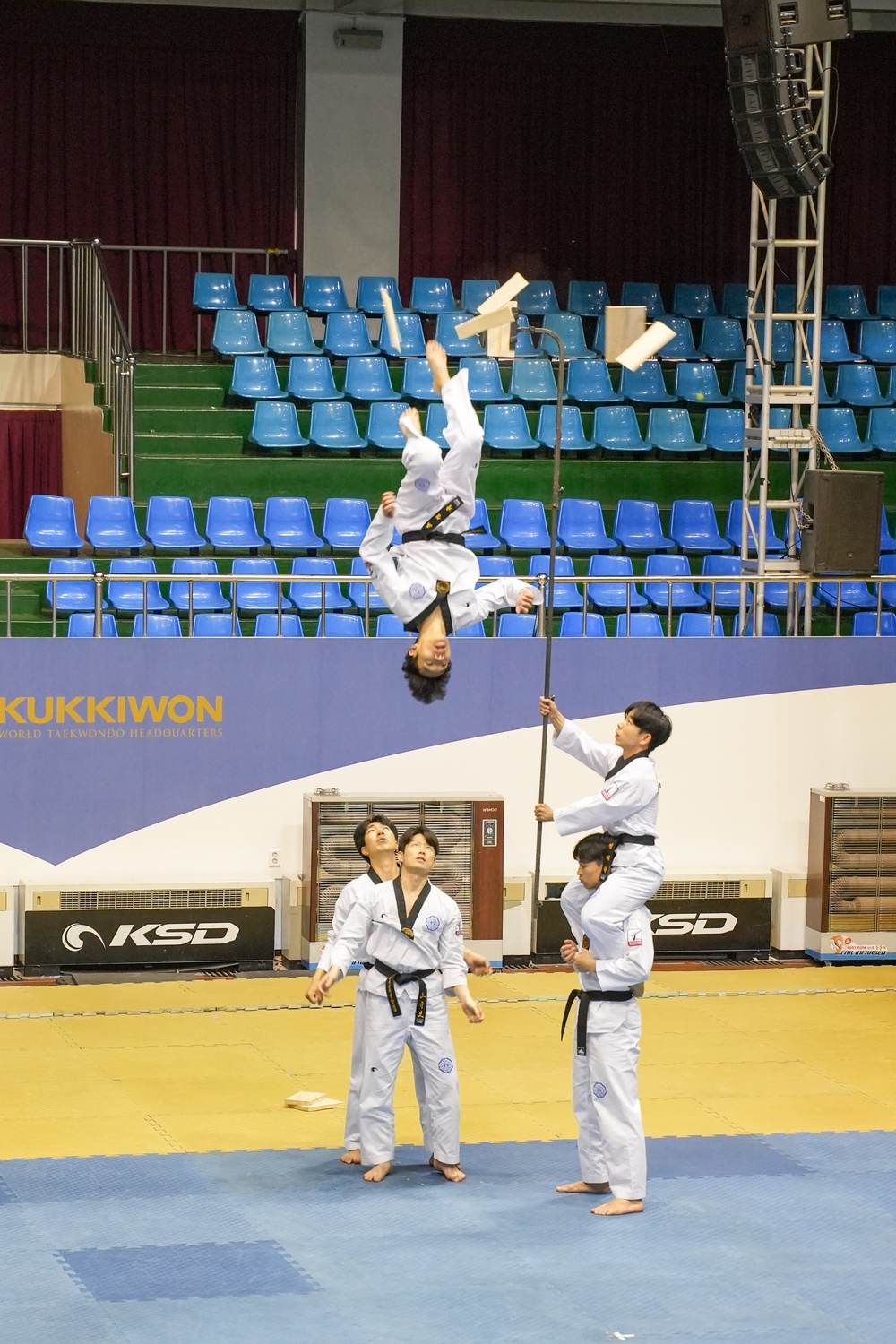 USAG Yongsan-Casey Soldiers &amp; KATUSAs Tour the Taekwondo World Headquarters &amp; the Blue House