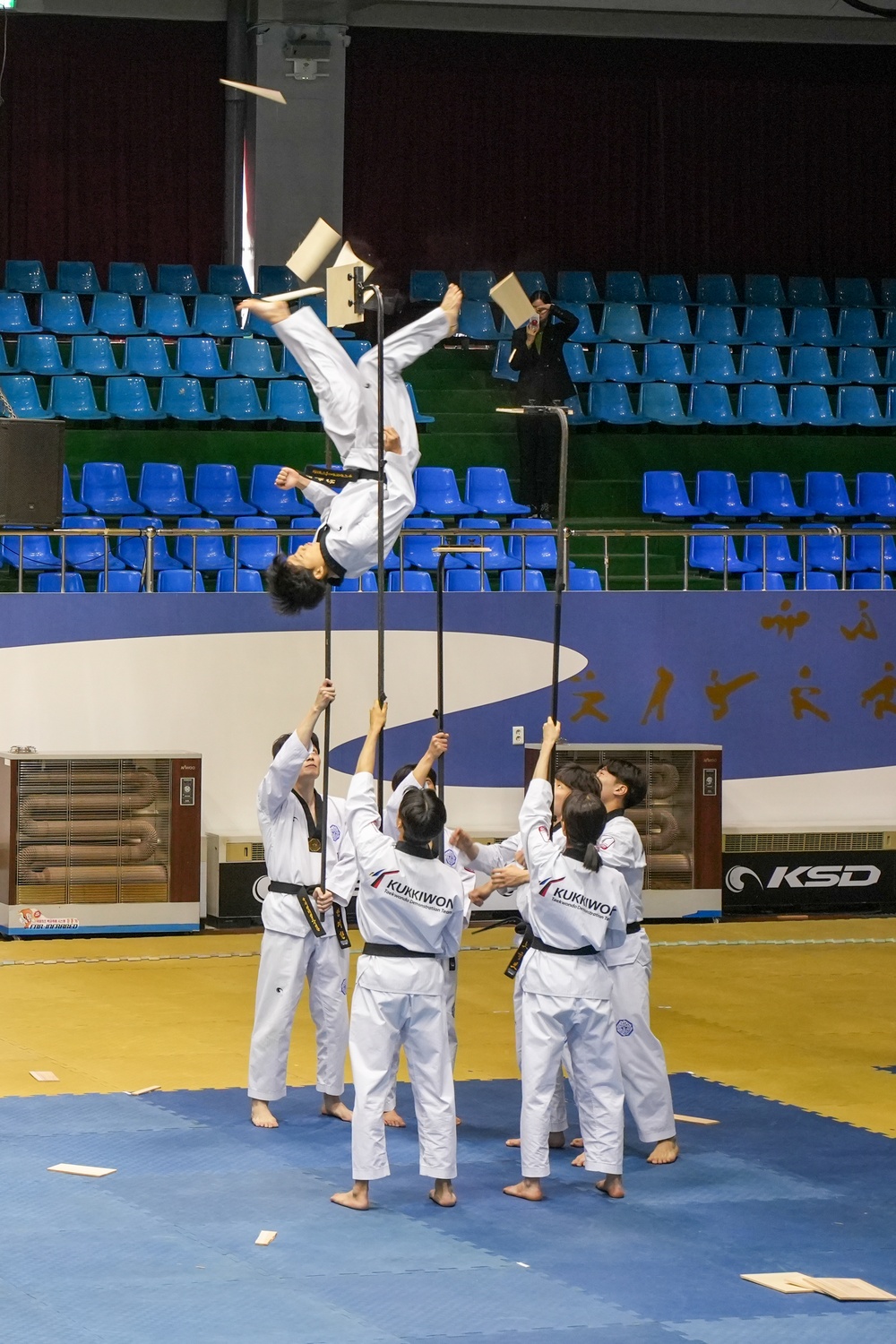 USAG Yongsan-Casey Soldiers &amp; KATUSAs Tour the Taekwondo World Headquarters &amp; the Blue House