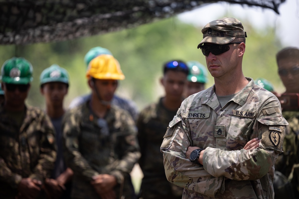 U.S. and Philippine soldiers conduct a training mission