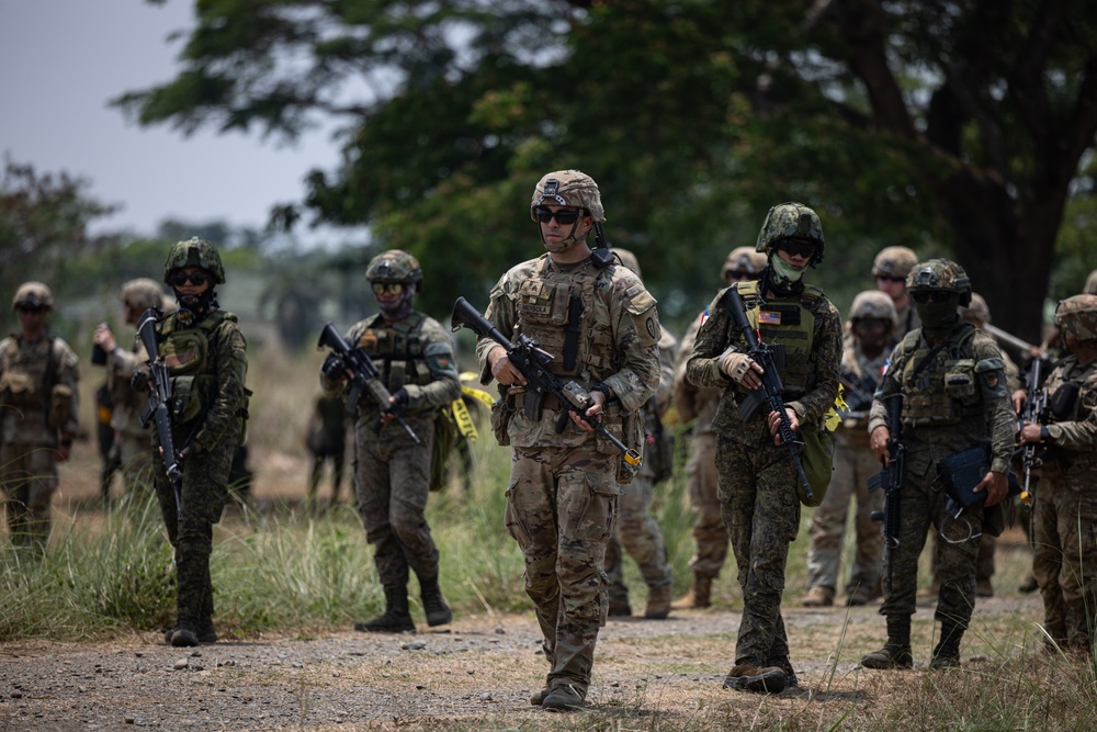 U.S. and Philippine soldiers conduct a training mission