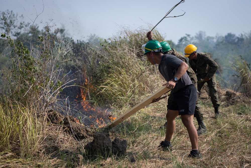 U.S. and Philippine soldiers conduct a training mission