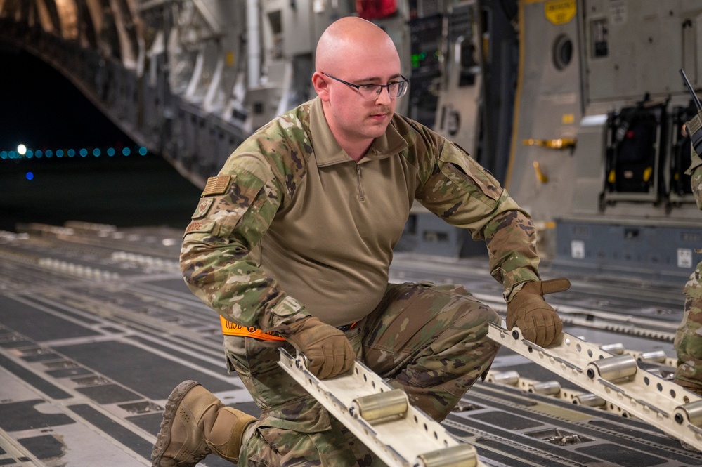 15th Expeditionary Airlift Squadron conducts airlift mission