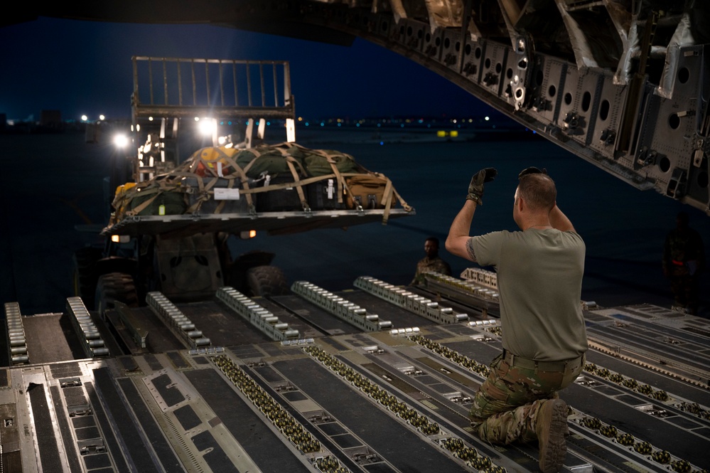 15th Expeditionary Airlift Squadron conducts airlift mission