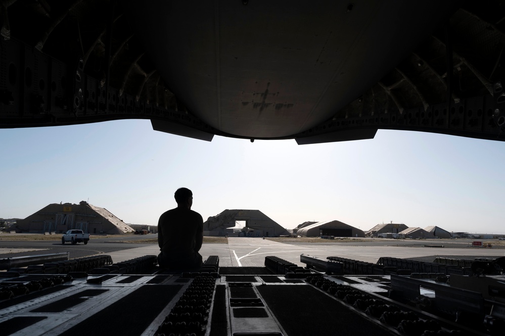 15th Expeditionary Airlift Squadron conducts airlift mission