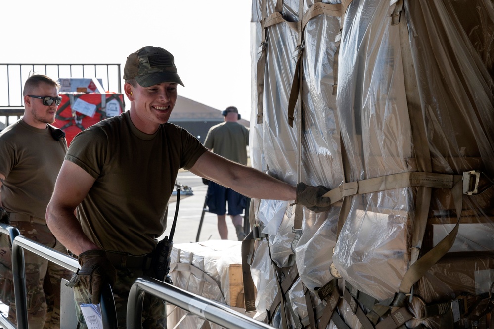 15th Expeditionary Airlift Squadron conducts airlift mission