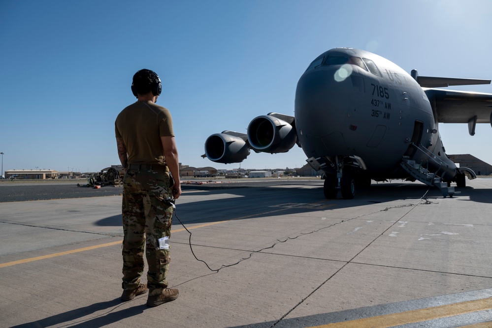 15th Expeditionary Airlift Squadron conducts airlift mission