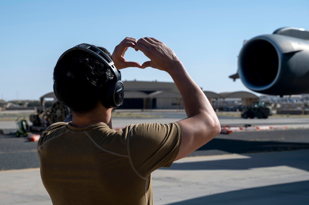 15th Expeditionary Airlift Squadron conducts airlift mission