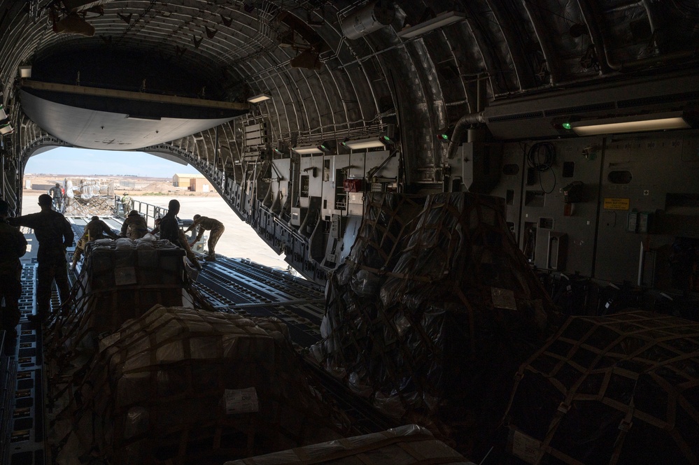 15th Expeditionary Airlift Squadron conducts airlift mission