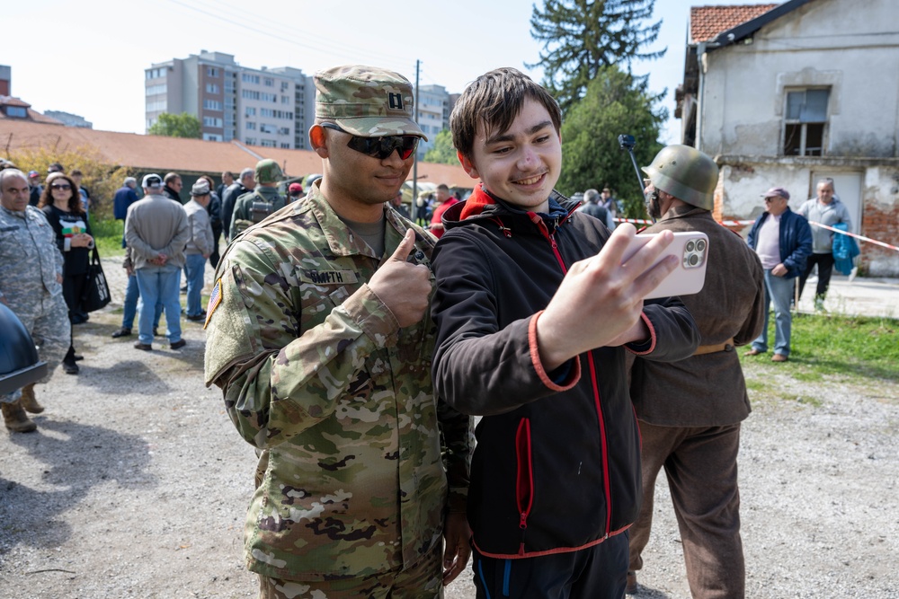 Bulgarian student takes a selfie with U.S. Army Soldier