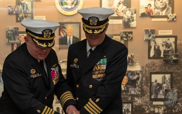 NMRTC, Bethesda Capt. Jeffrey Klinger takes Command from Capt. Steve T. Aboona