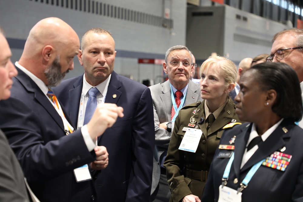 Senior Leaders Tour Federal Health Pavilion a the HIMSS Conference