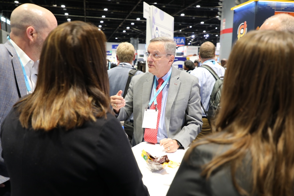 Dr. Lester Martinez-Lopez tours the Federal Health Pavilion at the HIMSS Conference