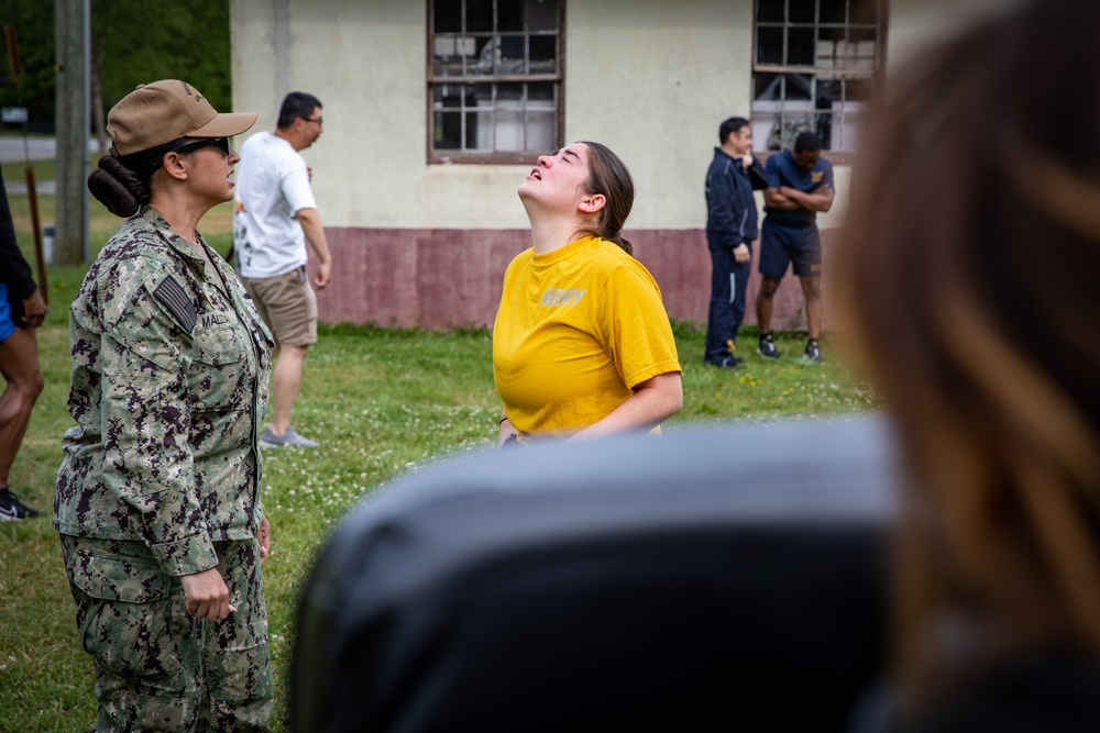 Sailors receive security reaction forces training