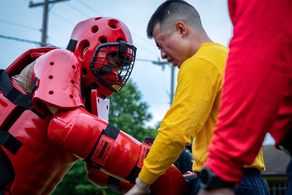 Sailors receive security reaction forces training