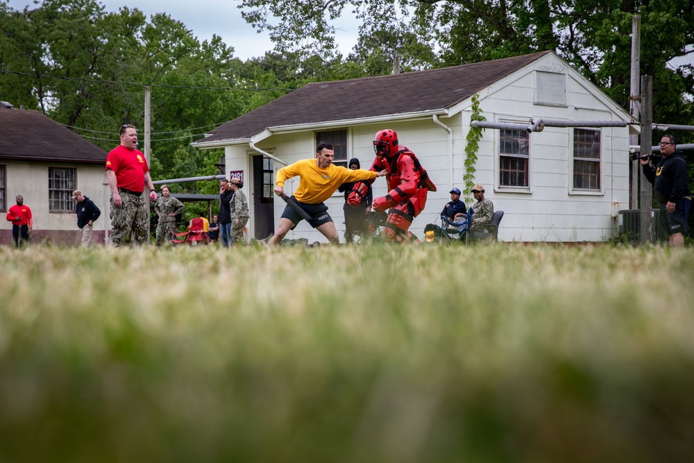 Sailors receive security reaction forces training