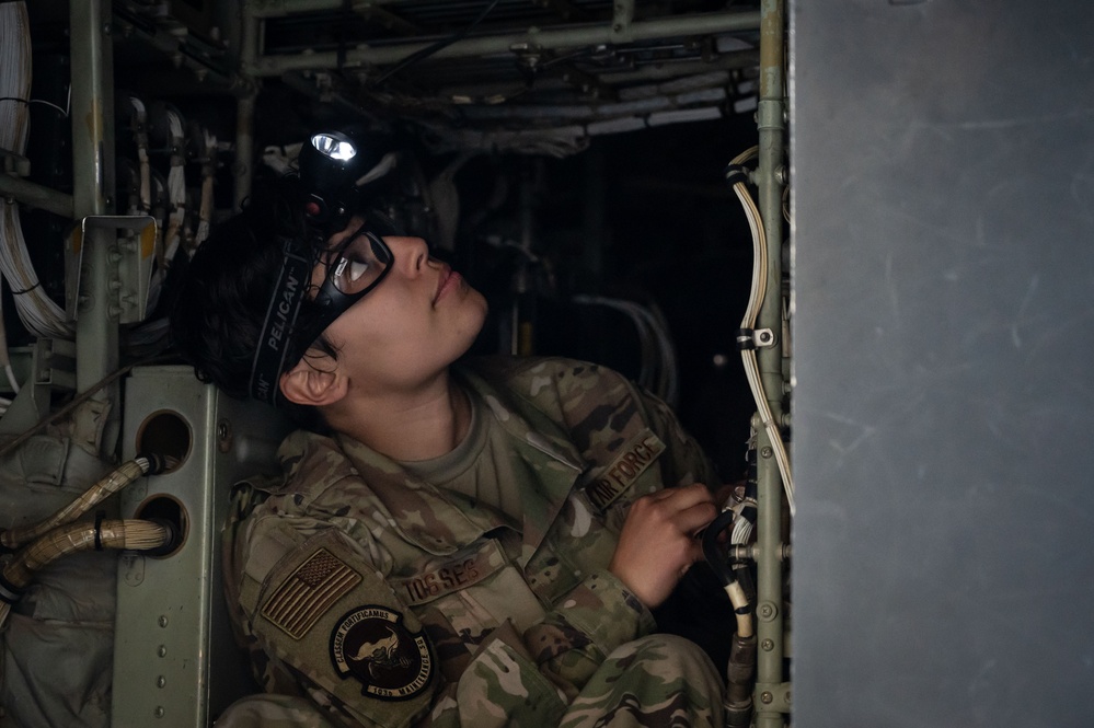 Members from Connecticut Air National Guard conduct ISO inspection on C-130H Hercules